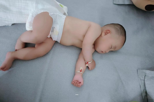 遵化市宝宝脸上有白色斑块